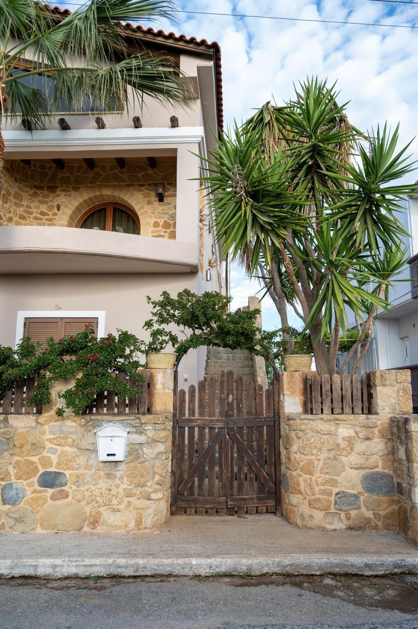 Natalia'S Apartment In Tavronitis Exterior photo